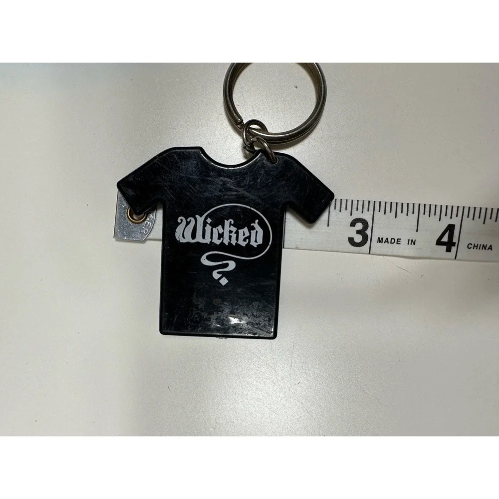 WICKED The‎ Musical Key Ring Key Chain RARE VTG Black T-Shirt